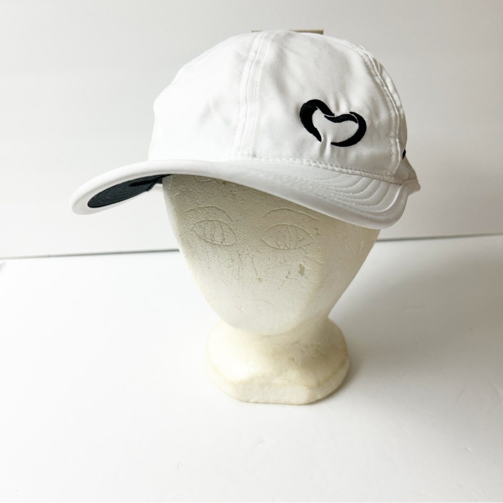NWT Nike White Heart Swoosh Ball Cap Feather Light Dri Fit